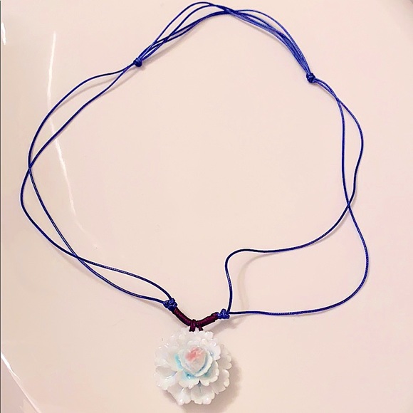 NWOT porcelain flower necklace - Picture 3 of 5